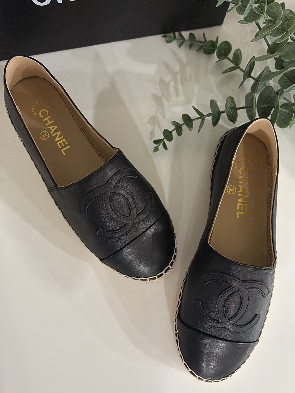 CHANEL Black Leather CC Logo Espadrille Flats